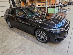 Schwarz Gebraucht 2023 BMW 318 Kombi | 29.995 € (Fairer Preis)