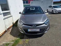 Grau Gebraucht 2014 Hyundai i20 Classic Limousine | 4.250 € (Etwas zu teuer)