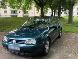 Grün Gebraucht 2001 VW Golf IV Kleinwagen | 1.300 € (Guter Preis)