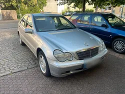 Gebraucht 2003 Mercedes C200 Limousine | 800 €