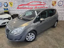 Grau Gebraucht 2010 Opel Meriva Selection Van / Kleinbus | 5.490 € (Teuer)
