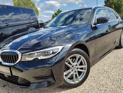 Saphirschwarz Gebraucht 2020 BMW 320 Advantage Kombi | 20.400 € (Etwas zu teuer)