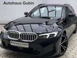 Black sapphire metallic Gebraucht 2024 BMW 320 M Sport Kombi | 35.890 € (Superpreis)
