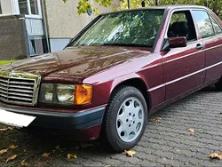 Rot Gebraucht 1992 Mercedes 190 Avantgarde Limousine | 9.199 €