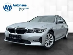 Glaciersilber Gebraucht 2020 BMW 318 Advantage Kombi | 19.850 € (Fairer Preis)