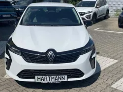Weiß Gebraucht 2025 Renault Clio V Evolution Limousine | 18.399 € (Etwas zu teuer)