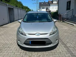 Silber Gebraucht 2010 Ford Fiesta Kleinwagen | 2.800 €