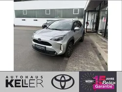 Schimmering silber metallic Neu 2025 Toyota Yaris Cross SUV | 31.460 € (Fairer Preis)