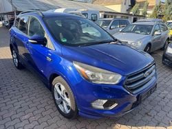 Blau Gebraucht 2017 Ford Kuga ST-Line SUV | 11.750 € (Guter Preis)