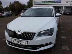 Weiß Gebraucht 2017 Skoda Superb LAURIN & KLEMENT Kombi | 22.300 € (Teuer)