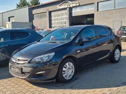 Schwarz Gebraucht 2014 Opel Astra Edition Limousine | 5.699 € (Fairer Preis)