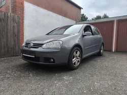 Grau Gebraucht 2006 VW Golf V Edition Limousine | 2.200 € (Guter Preis)