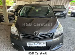 Grau Gebraucht 2009 Toyota Verso Executive Van / Kleinbus | 3.490 €