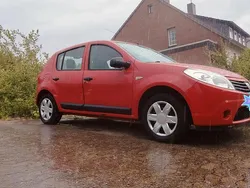 Rot Gebraucht 2009 Dacia Sandero Kleinwagen | 1.999 €