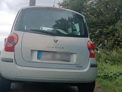 Grau Gebraucht 2005 Renault Modus Van / Kleinbus | 2.000 €