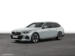 Grau Gebraucht 2024 BMW 540 Kombi | 72.660 € (Etwas zu teuer)
