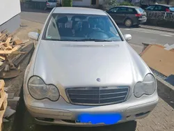 Grau Gebraucht 2003 Mercedes C220 Limousine | 3.500 €