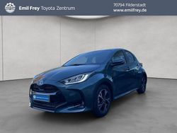 Grün Neu 2025 Toyota Yaris Limousine | 25.890 € (Fairer Preis)