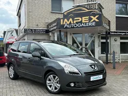 Grau Gebraucht 2009 Peugeot 5008 Van / Kleinbus | 5.980 € (Teuer)