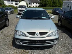 Grau Gebraucht 2002 Renault Mégane II Dynamique Limousine | 2.990 € (Teuer)