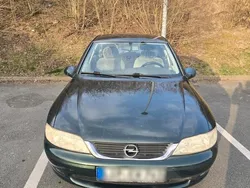Grün Gebraucht 1999 Opel Vectra Limousine | 650 € (Superpreis)