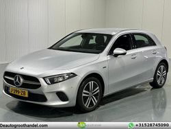 Grau Gebraucht 2020 Mercedes A250 Business Limousine | 18.755 € (Fairer Preis)