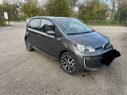 Grau Gebraucht 2023 VW e-up! Edition Kleinwagen | 21.600 € (Fairer Preis)