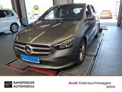 Grau (mountaingrau met.) Gebraucht 2019 Mercedes B180 Van / Kleinbus | 22.480 € (Guter Preis)