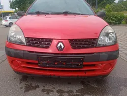 Rot Gebraucht 2003 Renault Clio II Kleinwagen | 1.300 €