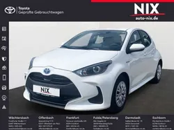 Weiß Gebraucht 2021 Toyota Yaris Basis Limousine | 18.190 € (Fairer Preis)