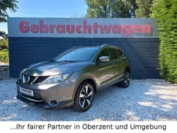 Grau Gebraucht 2016 Nissan Qashqai N-Connecta SUV | 13.840 € (Fairer Preis)