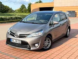 Braun Gebraucht 2016 Toyota Verso Skyview Edition Van / Kleinbus | 8.990 € (Fairer Preis)