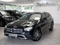 Obsidianschwarz (metallic) Gebraucht 2022 Mercedes E400 Kombi | 41.500 € (Fairer Preis)
