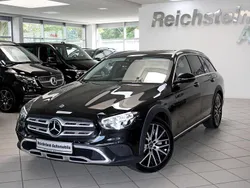 Obsidianschwarz (metallic) Gebraucht 2022 Mercedes E400 Kombi | 43.499 € (Fairer Preis)