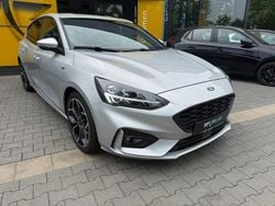 Silber Gebraucht 2018 Ford Focus ST-Line Limousine | 13.950 € (Guter Preis)