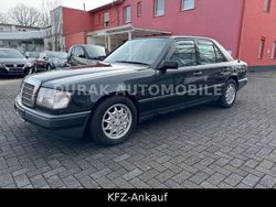 Schwarz Gebraucht 1988 Mercedes E260 Limousine | 5.690 €