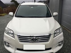 Weiß metallic Gebraucht 2010 Toyota RAV4 SUV | 10.750 € (Fairer Preis)