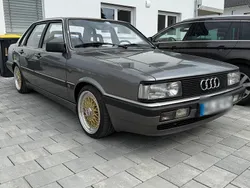 Grau Gebraucht 1985 Audi 90 Limousine | 13.000 €