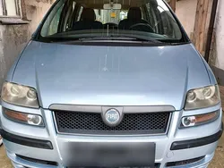 Grau Gebraucht 2006 Fiat Ulysse Van / Kleinbus | 1.500 €
