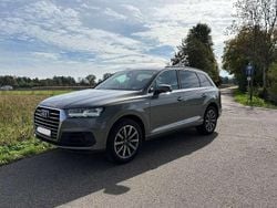 Grau Gebraucht 2017 Audi Q7 SUV | 30.000 € (Fairer Preis)