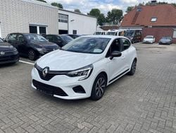 Weiß Gebraucht 2022 Renault Clio V Equilibre Limousine | 12.500 € (Guter Preis)