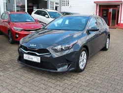 Grau Neu 2024 Kia Ceed 2 Limousine | 23.990 € (Fairer Preis)