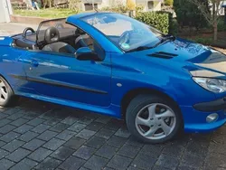Blau Gebraucht 2003 Peugeot 206 CC Platinum Cabrio | 2.190 € (Etwas zu teuer)