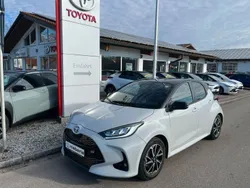 Grau Gebraucht 2022 Toyota Yaris Hybrid Sport Limousine | 22.790 € (Fairer Preis)