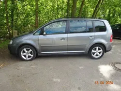 Grau Gebraucht 2004 VW Touran Trendline Van / Kleinbus | 1.900 € (Fairer Preis)
