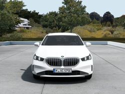 Alpinweiß uni Neu 2024 BMW 550e Sport Line Kombi | 62.162 €