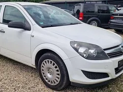 Weiß Gebraucht 2009 Opel Astra Limousine | 1.250 € (Fairer Preis)