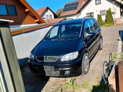 Schwarz Gebraucht 2005 Opel Zafira OPC Van / Kleinbus | 2.000 € (Fairer Preis)
