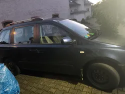 Blau Gebraucht 2009 Kia Carnival Van / Kleinbus | 3.000 € (Fairer Preis)