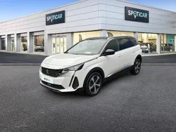 Weiß perlmuttweiß Gebraucht 2023 Peugeot 5008 GT Van / Kleinbus | 31.885 € (Fairer Preis)